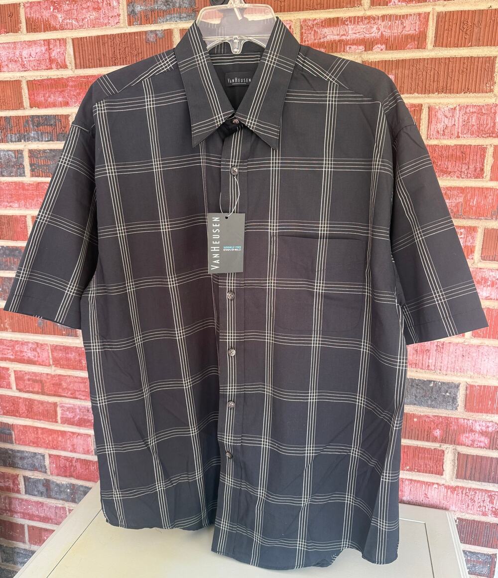 Van Heusen Men's Black Plaid Short Sleeve Button Down Shirt Medium NWT